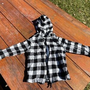 Plaid zipper jacket.